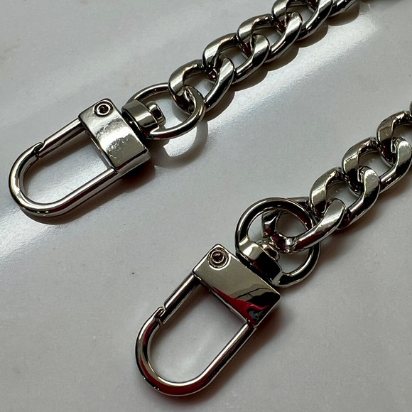 Unbranded silver chains for purses, or to make a wallet on chain. - Picture 4 of 4